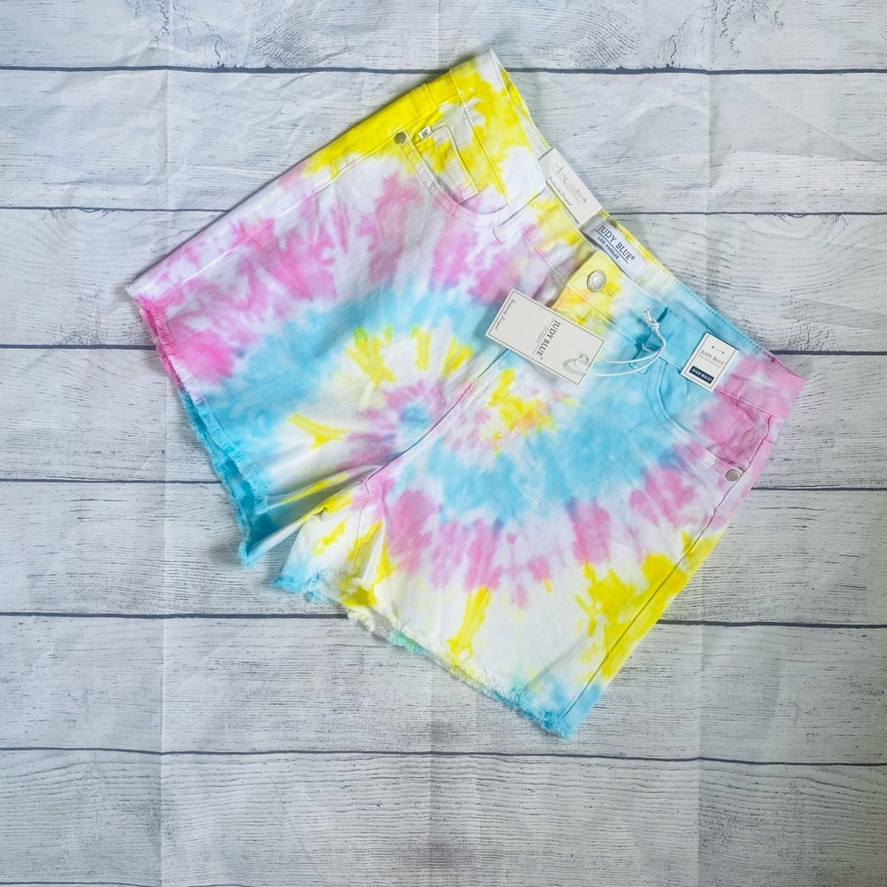 Judy blue tie dye shorts boutique size large NWT